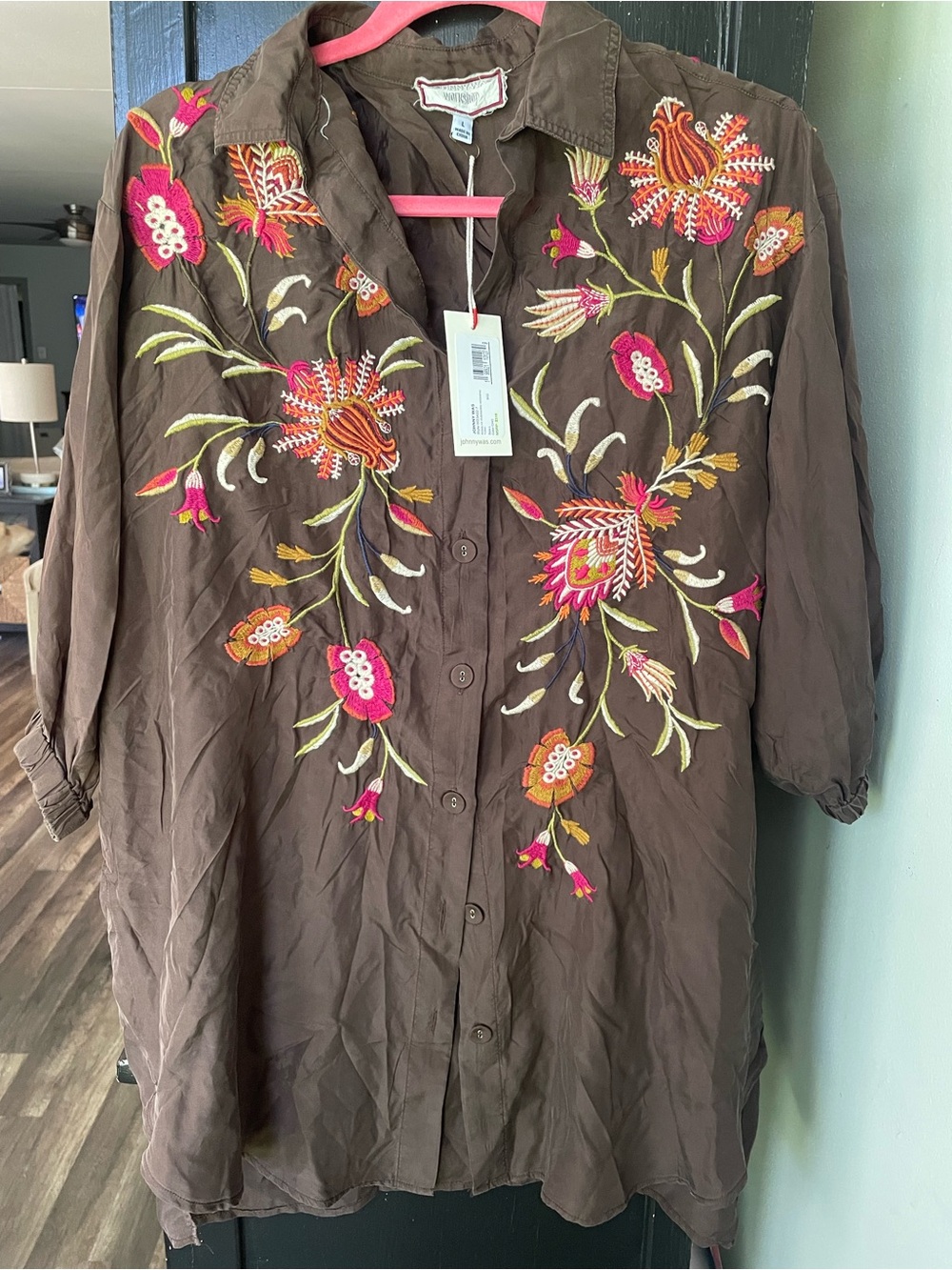 JOHNNY WAS ROSALVA OVERSIZED WEEKEND TUNIC TOP NWT Embroidered
100% Silk Size L - Picture 5 of 6